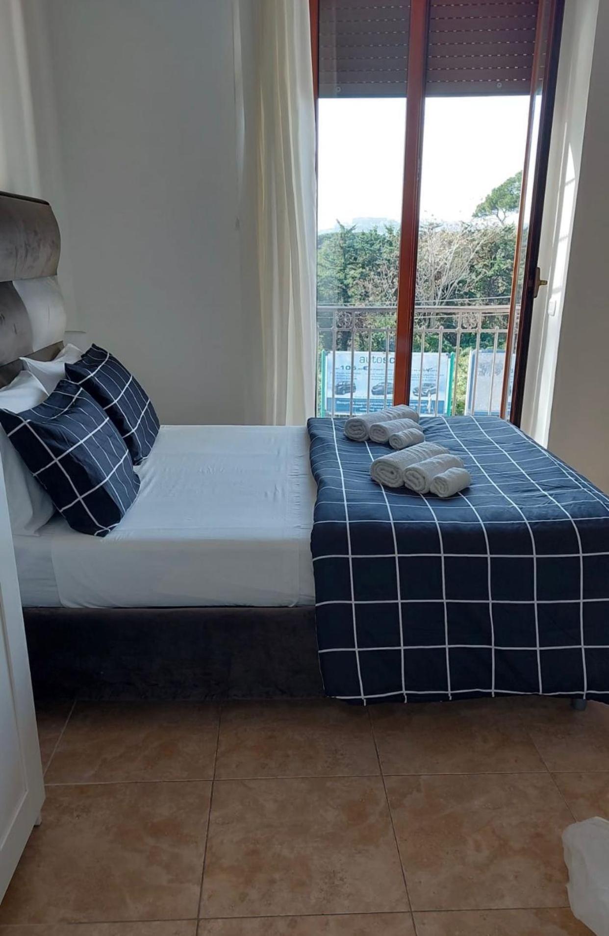 Miris Home Fast And Comfortable With Self Check In 8 Minutes Walk Near Naples Airport 外观 照片