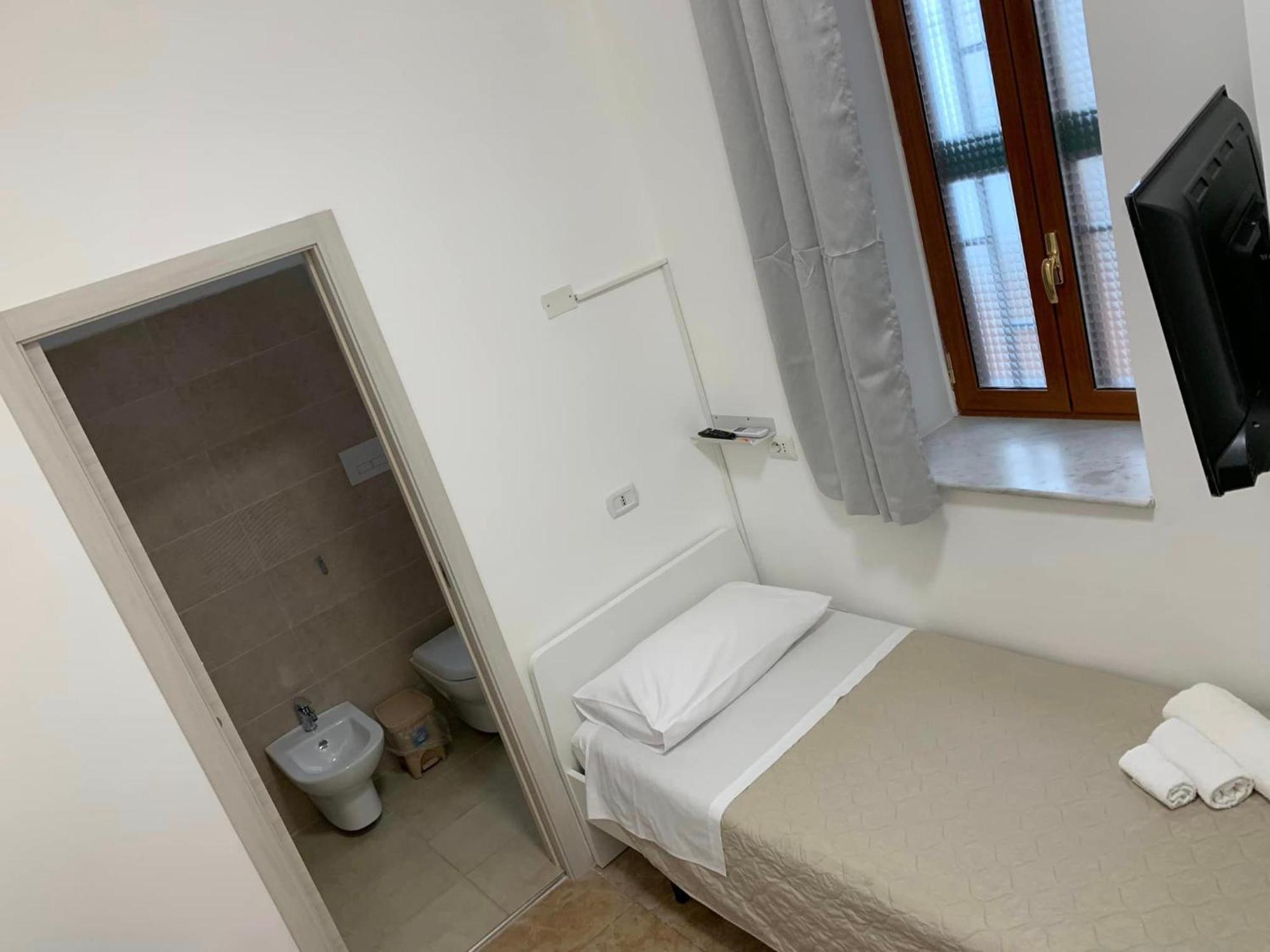 Miris Home Fast And Comfortable With Self Check In 8 Minutes Walk Near Naples Airport 外观 照片